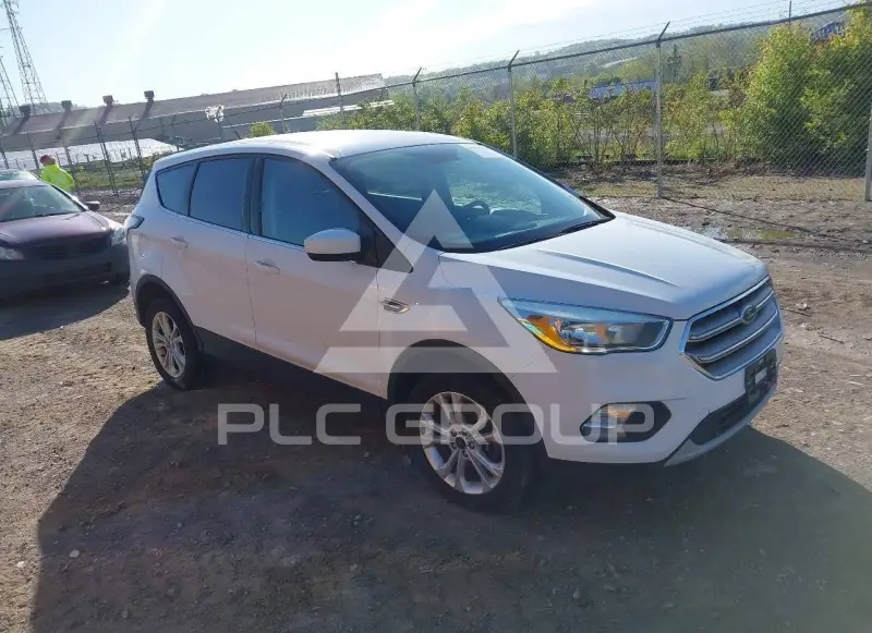 2017 Ford ESCAPE photo