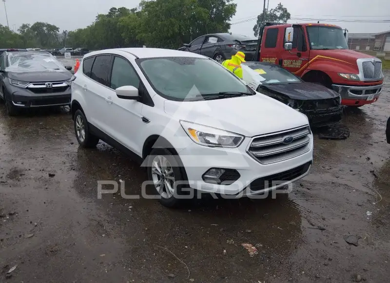 2017 Ford ESCAPE photo