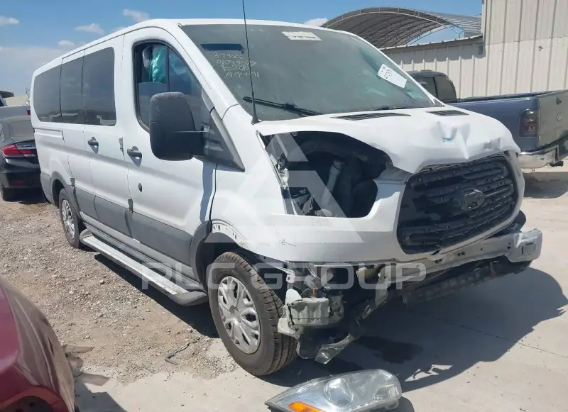 2017 Ford TRANSIT photo