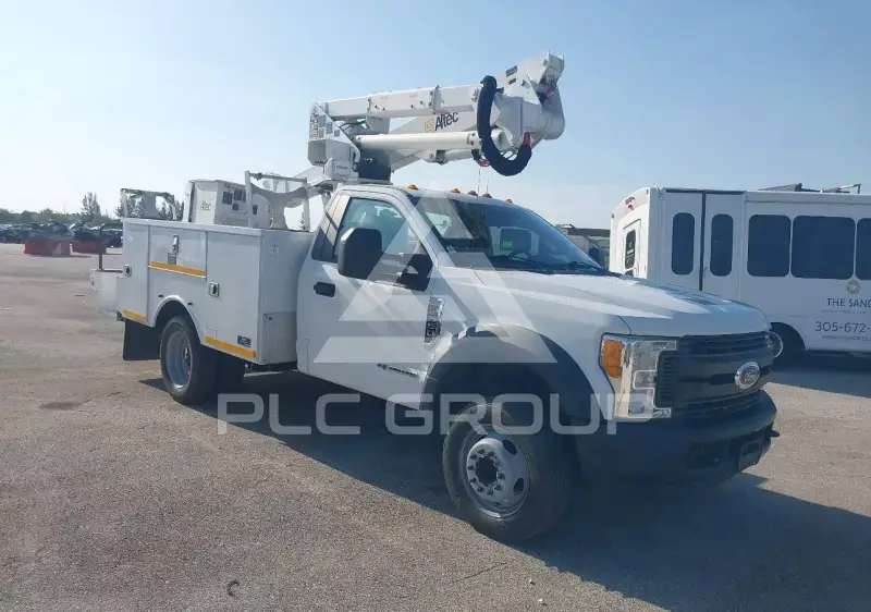 2017 Ford F-550 фото