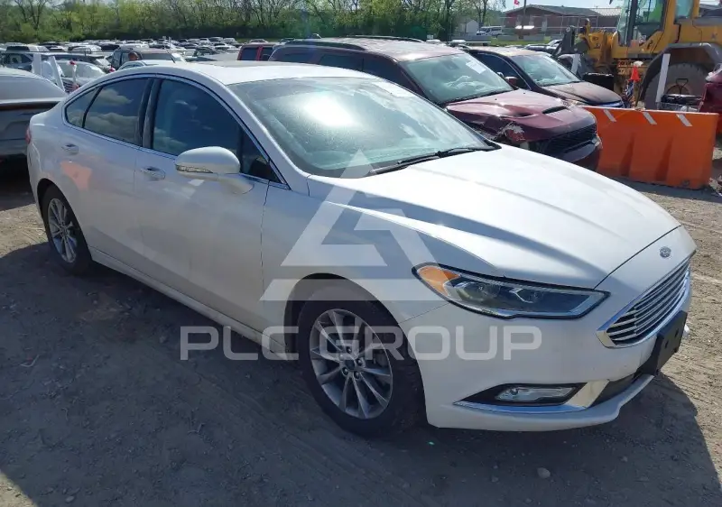 2017 Ford FUSION фото