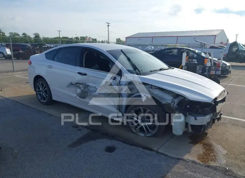 2017 Ford FUSION фото
