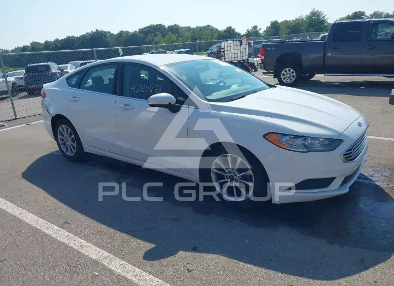 2017 Ford FUSION фото