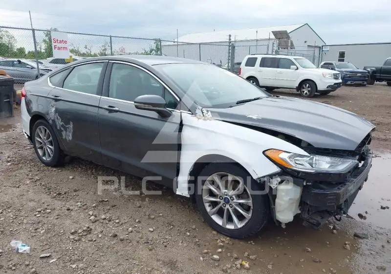 2017 Ford FUSION фото