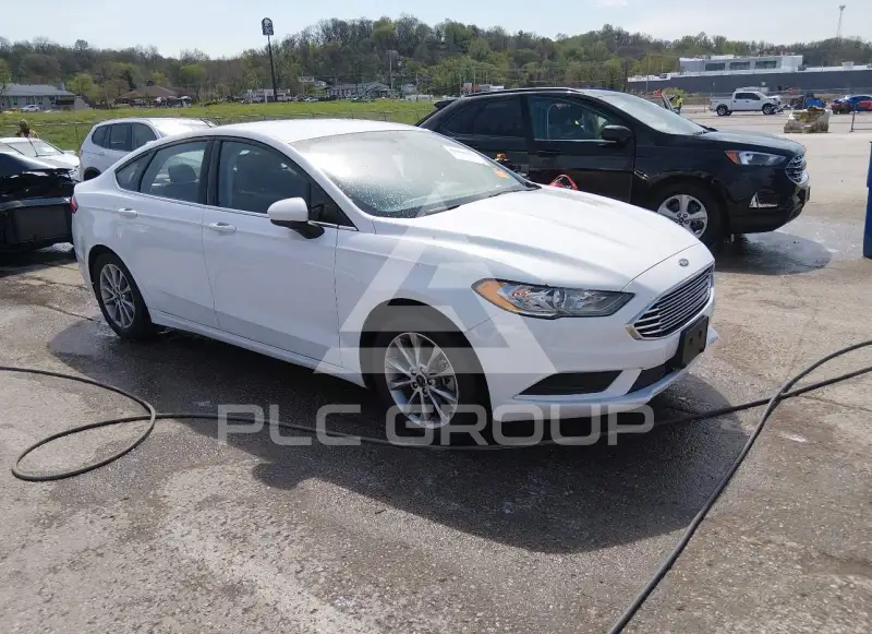 2017 Ford FUSION фото