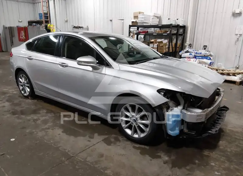 2017 Ford FUSION фото