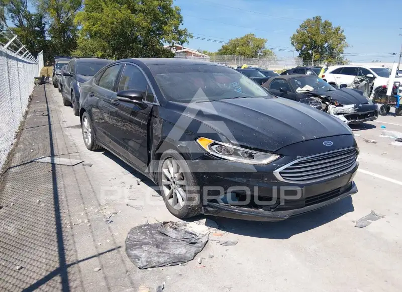 2017 Ford FUSION фото