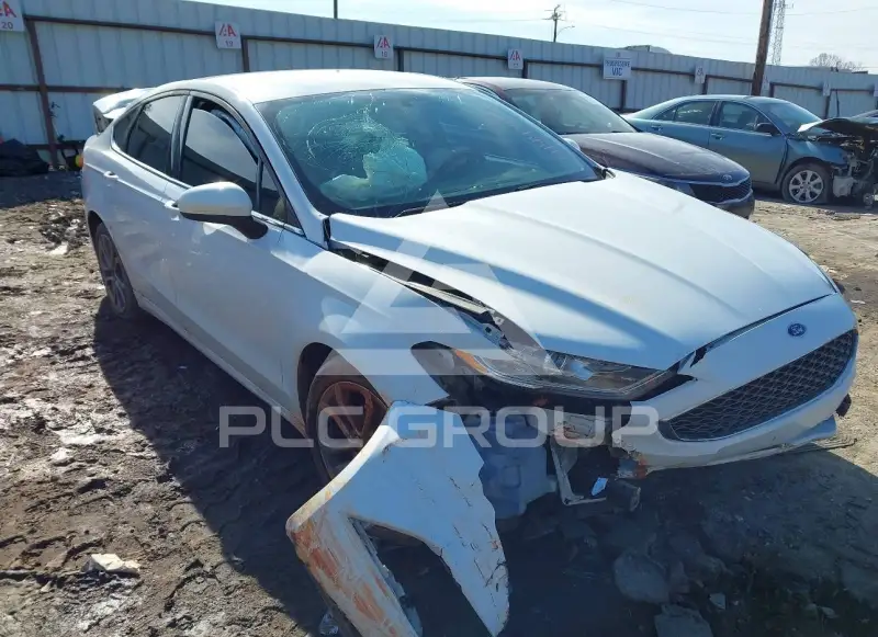 2017 Ford FUSION фото