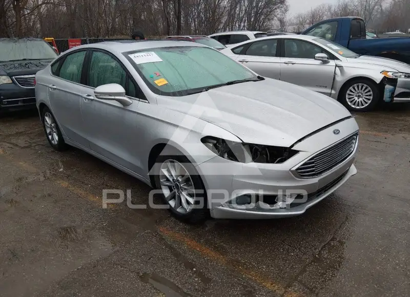 2017 Ford FUSION фото