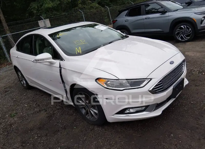 2017 Ford FUSION фото