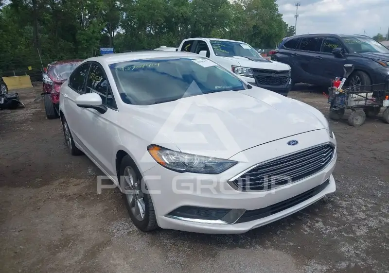 2017 Ford FUSION фото