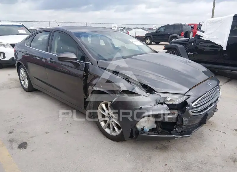 2017 Ford FUSION фото