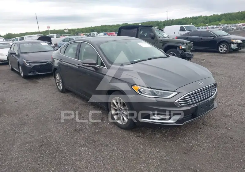 2017 Ford FUSION фото
