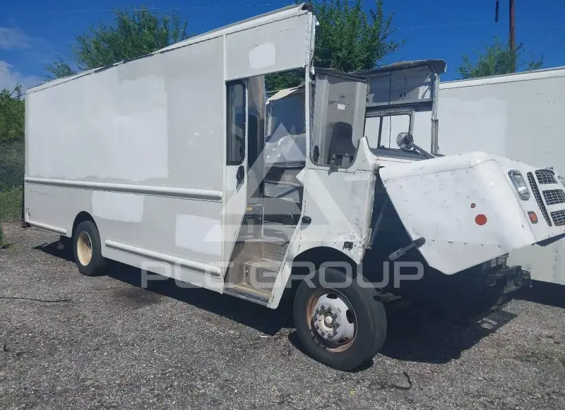 2017 Ford F-590 photo