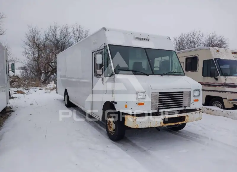 2017 Ford F-590 photo