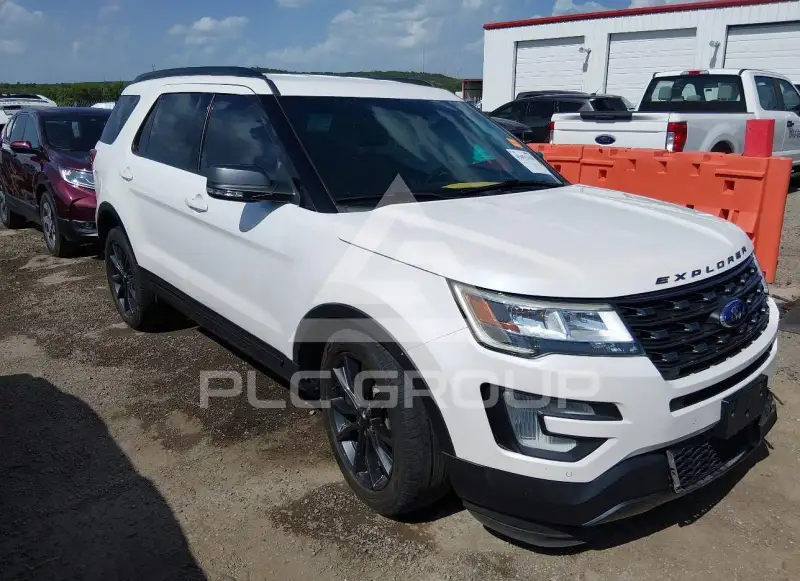 2017 Ford EXPLORER photo