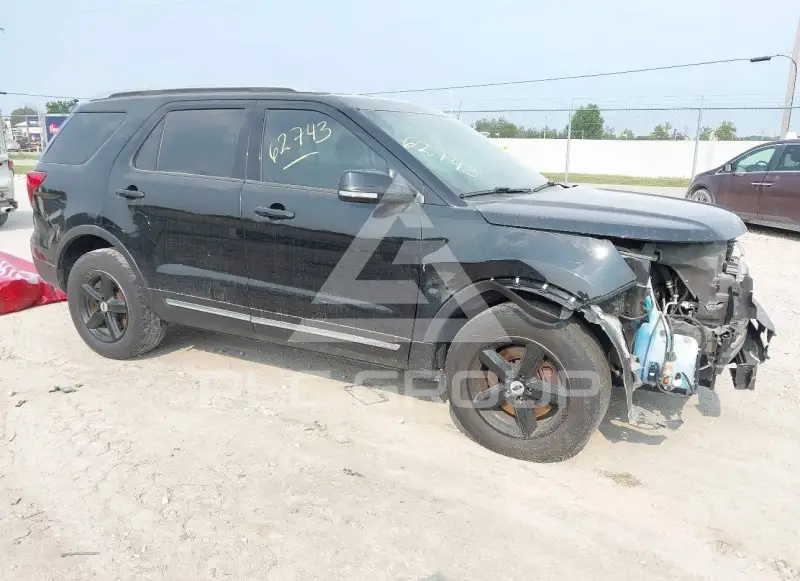 2017 Ford EXPLORER photo