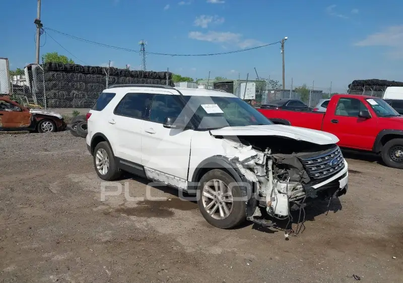 2017 Ford EXPLORER photo