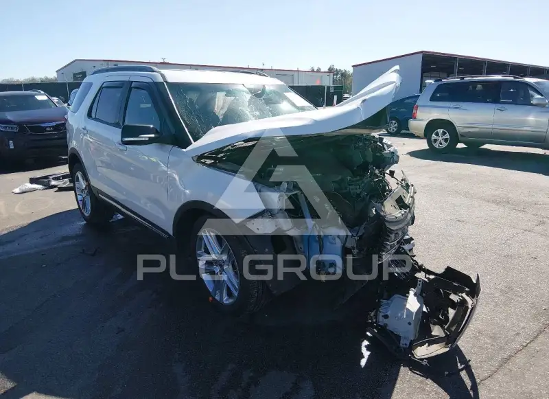 2017 Ford EXPLORER photo