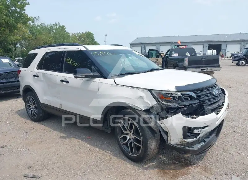 2017 Ford EXPLORER photo