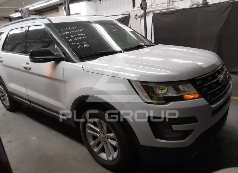 2017 Ford EXPLORER photo