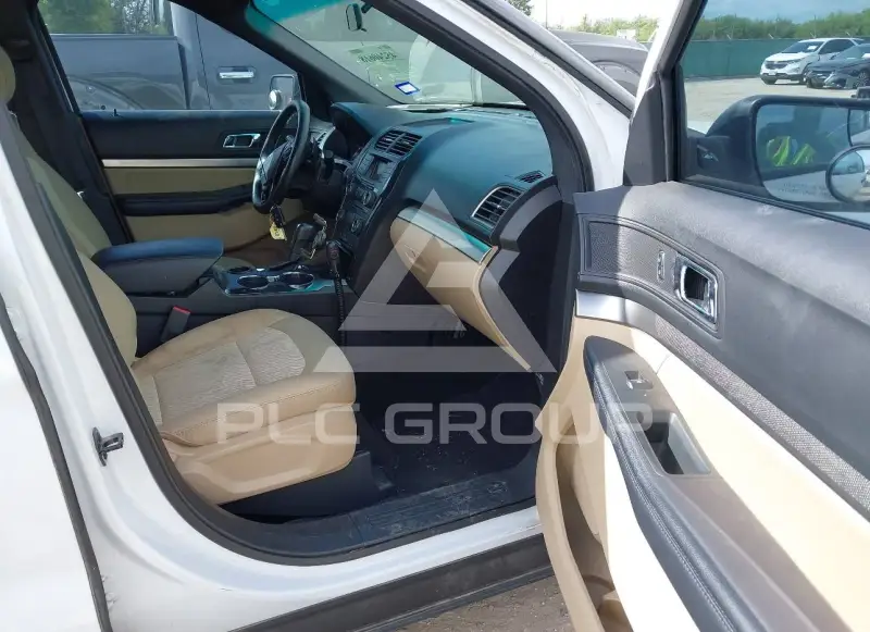 2017 Ford EXPLORER photo