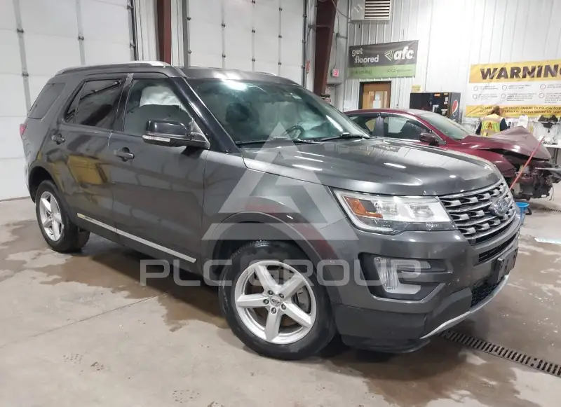 2017 Ford EXPLORER photo