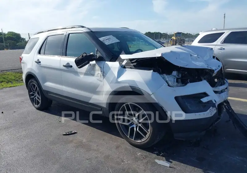 2017 Ford EXPLORER photo