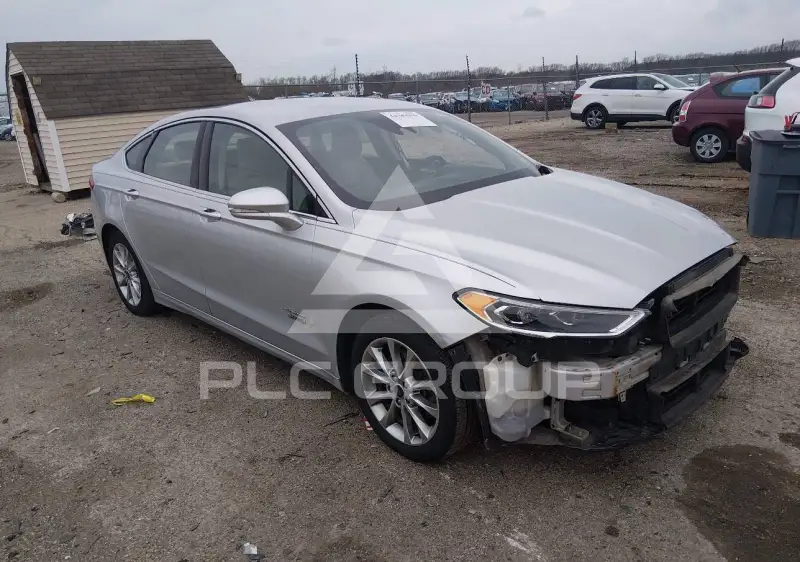 2017 Ford FUSION фото