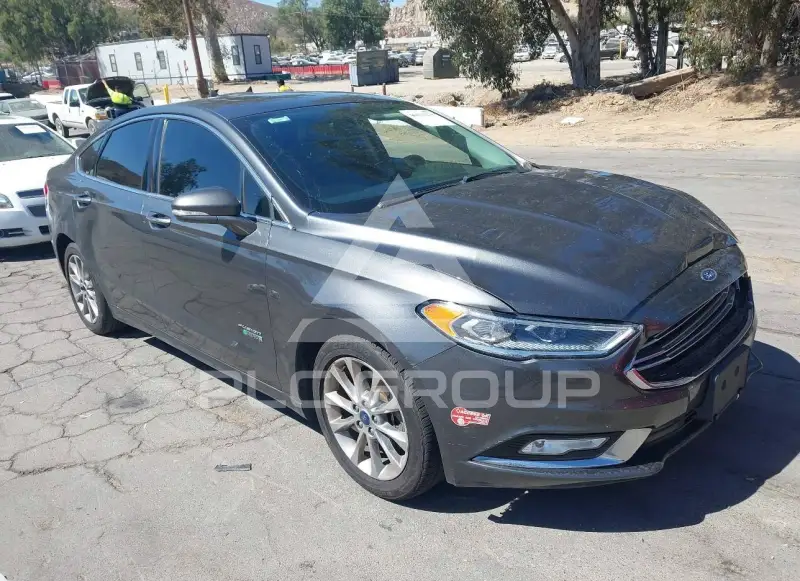 2017 Ford FUSION фото