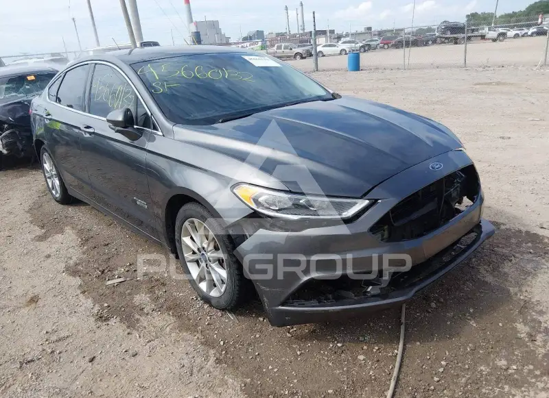2017 Ford FUSION фото