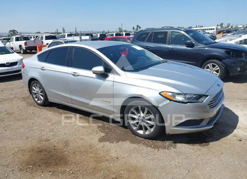 2017 Ford FUSION фото