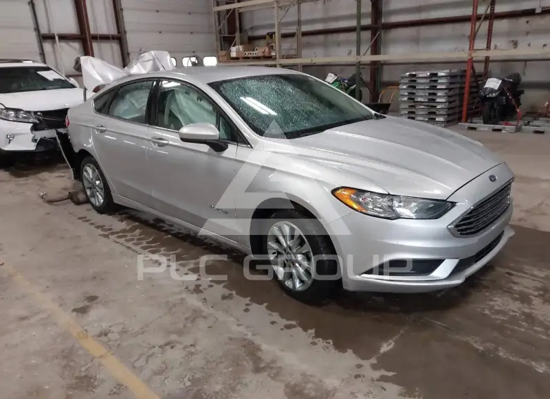 2017 Ford FUSION фото