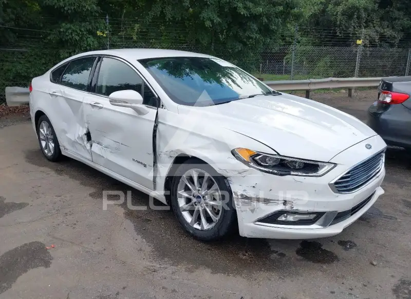 2017 Ford FUSION фото