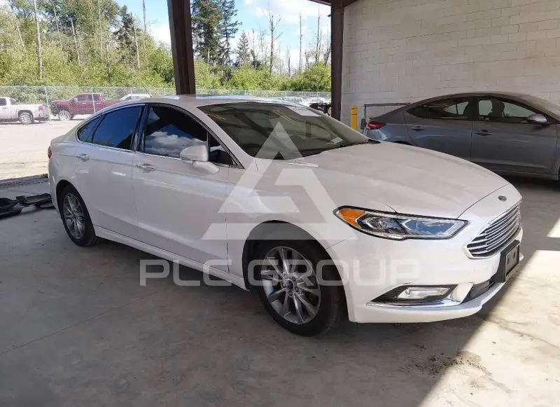 2017 Ford FUSION фото