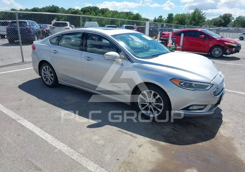 2017 Ford FUSION фото
