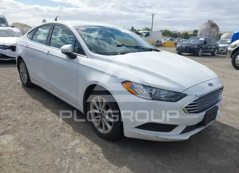 2017 Ford FUSION фото