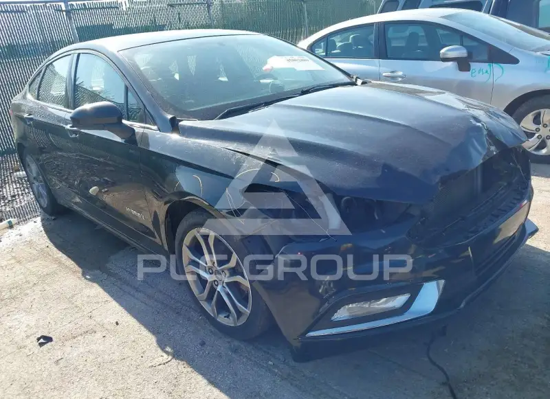 2017 Ford FUSION фото