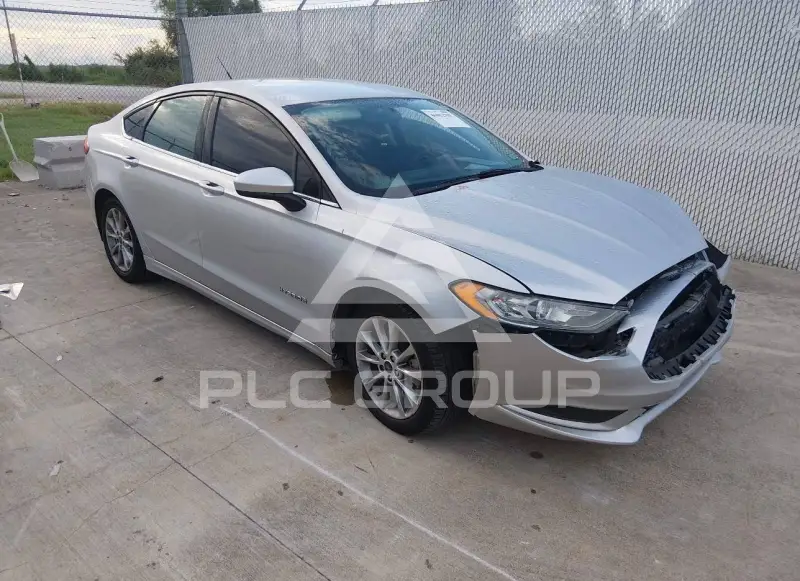 2017 Ford FUSION фото