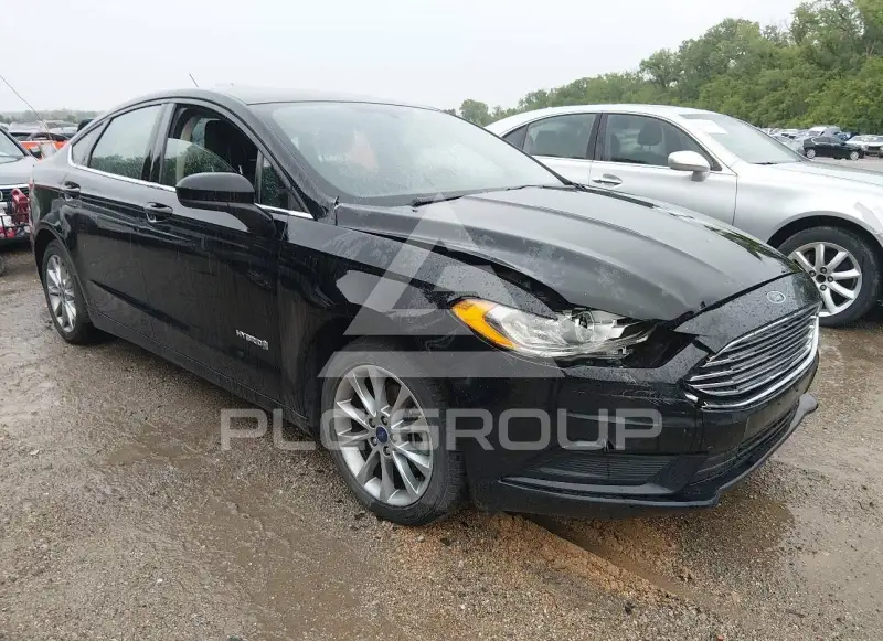 2017 Ford FUSION фото