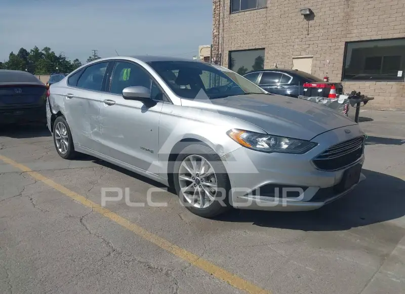 2017 Ford FUSION фото