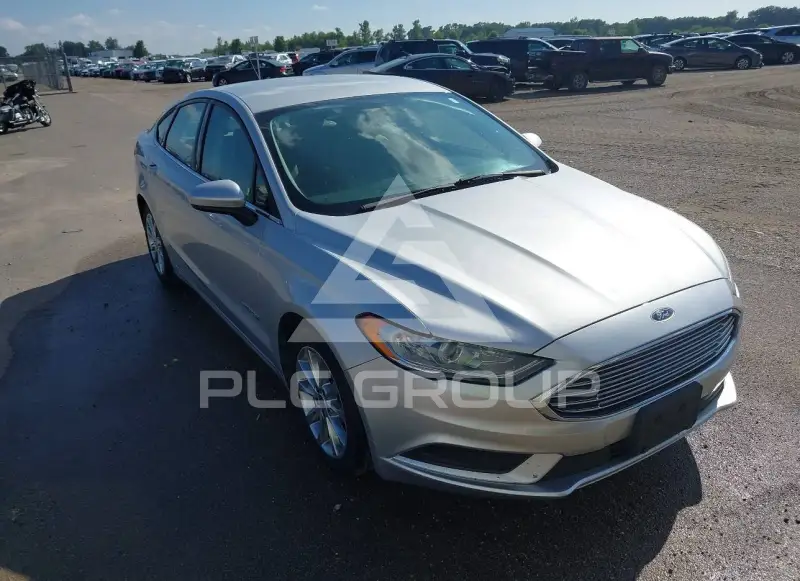 2017 Ford FUSION фото