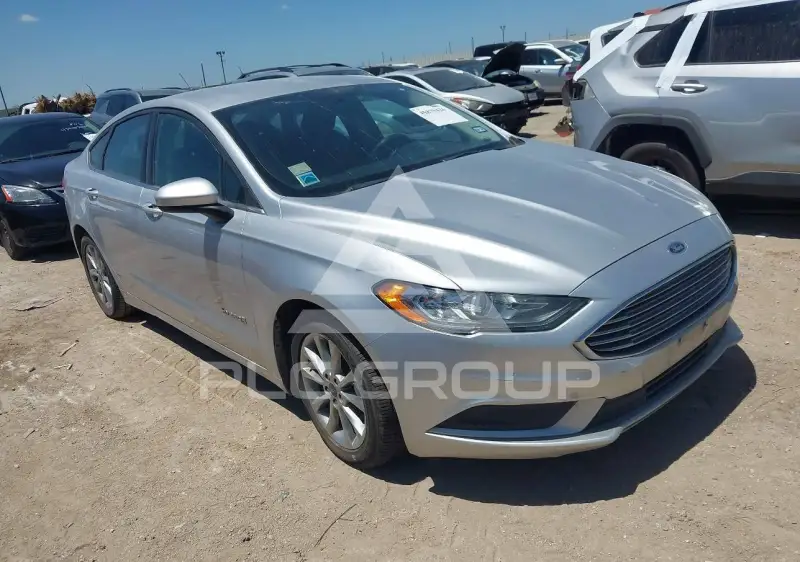 2017 Ford FUSION photo