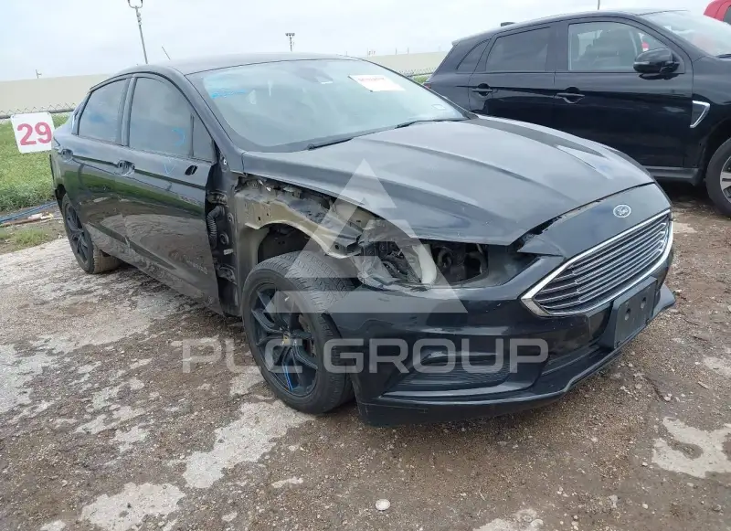 2017 Ford FUSION фото