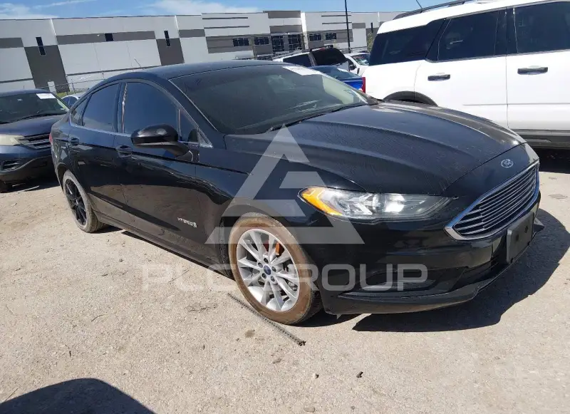 2017 Ford FUSION фото
