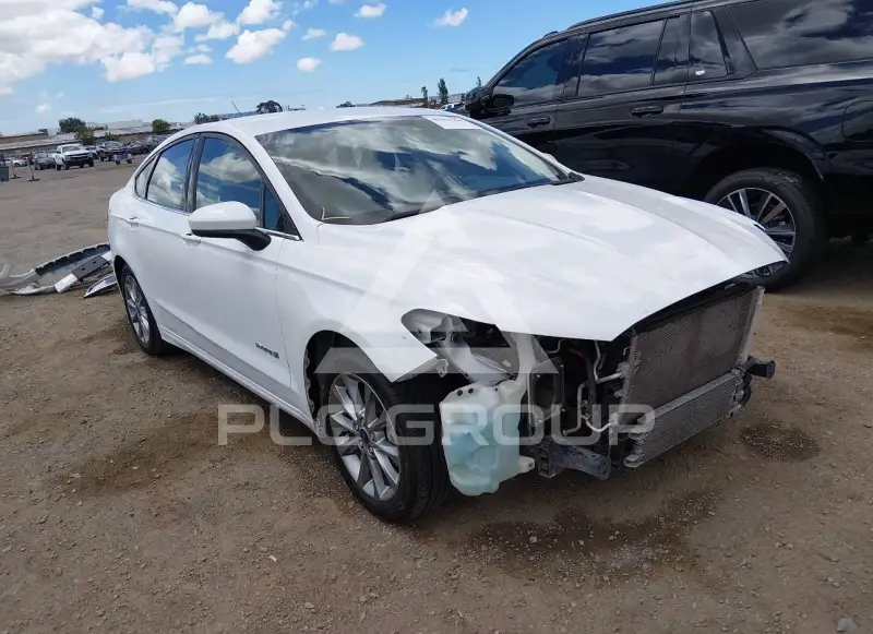 2017 Ford FUSION фото