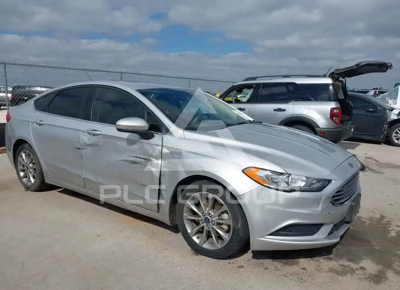2017 Ford FUSION фото