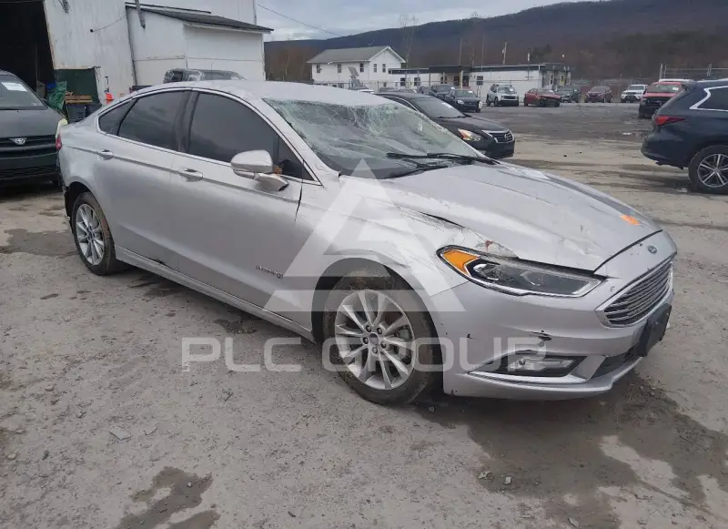 2017 Ford FUSION фото