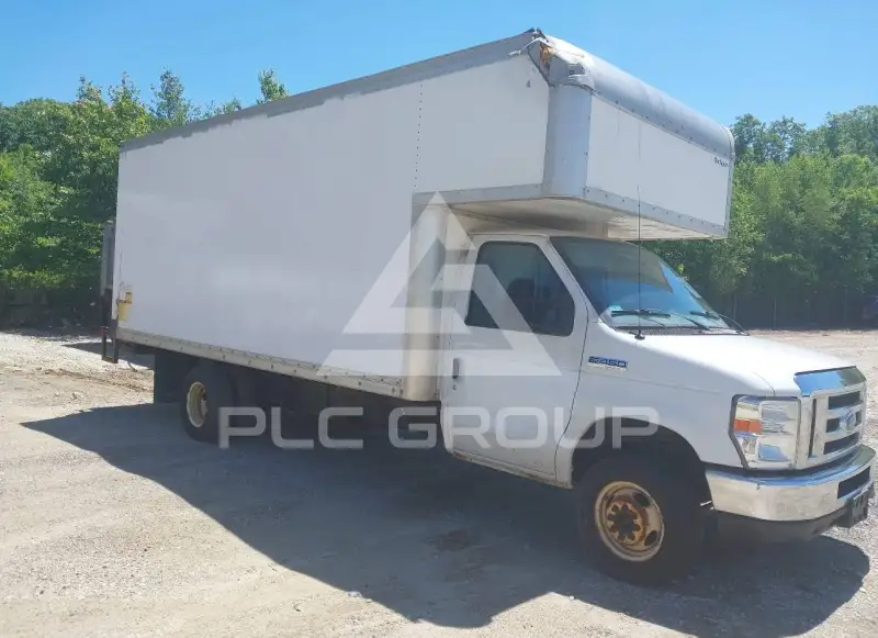 2017 Ford E-450 photo