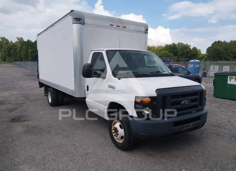 2017 Ford E-450 фото